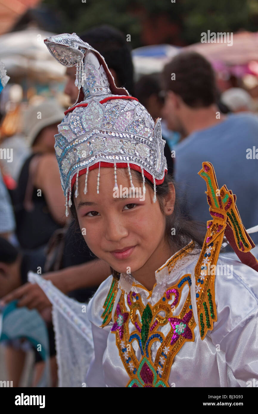 Thai girl en vêtements traditionnels, Chiang Mai, Thaïlande, Asie du Sud-Est Banque D'Images