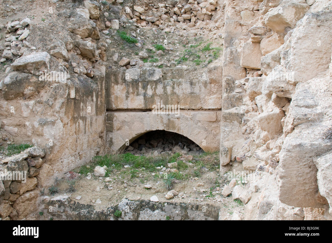 Israël, Cisjordanie, la Judée, l'Hérodion, un château forteresse construite par le roi Hérode 20 avant notre ère. Vestiges de l'entrée principale Banque D'Images
