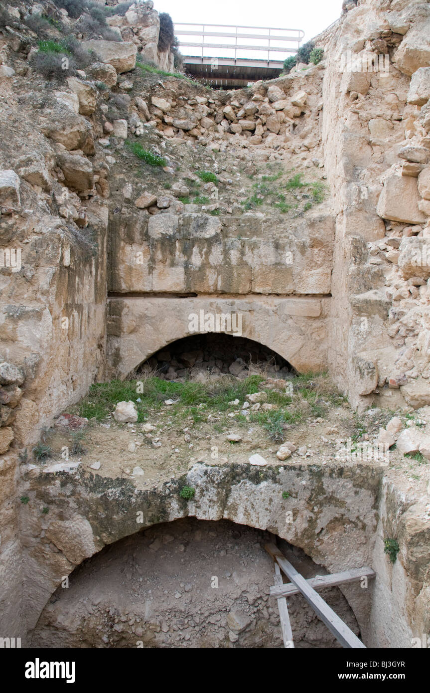 Israël, Cisjordanie, la Judée, l'Hérodion, un château forteresse construite par le roi Hérode 20 avant notre ère. Vestiges de l'entrée principale Banque D'Images