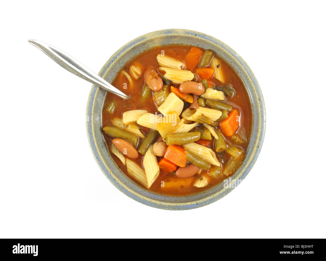 Soupe de légumes et les pâtes dans un bol Banque D'Images
