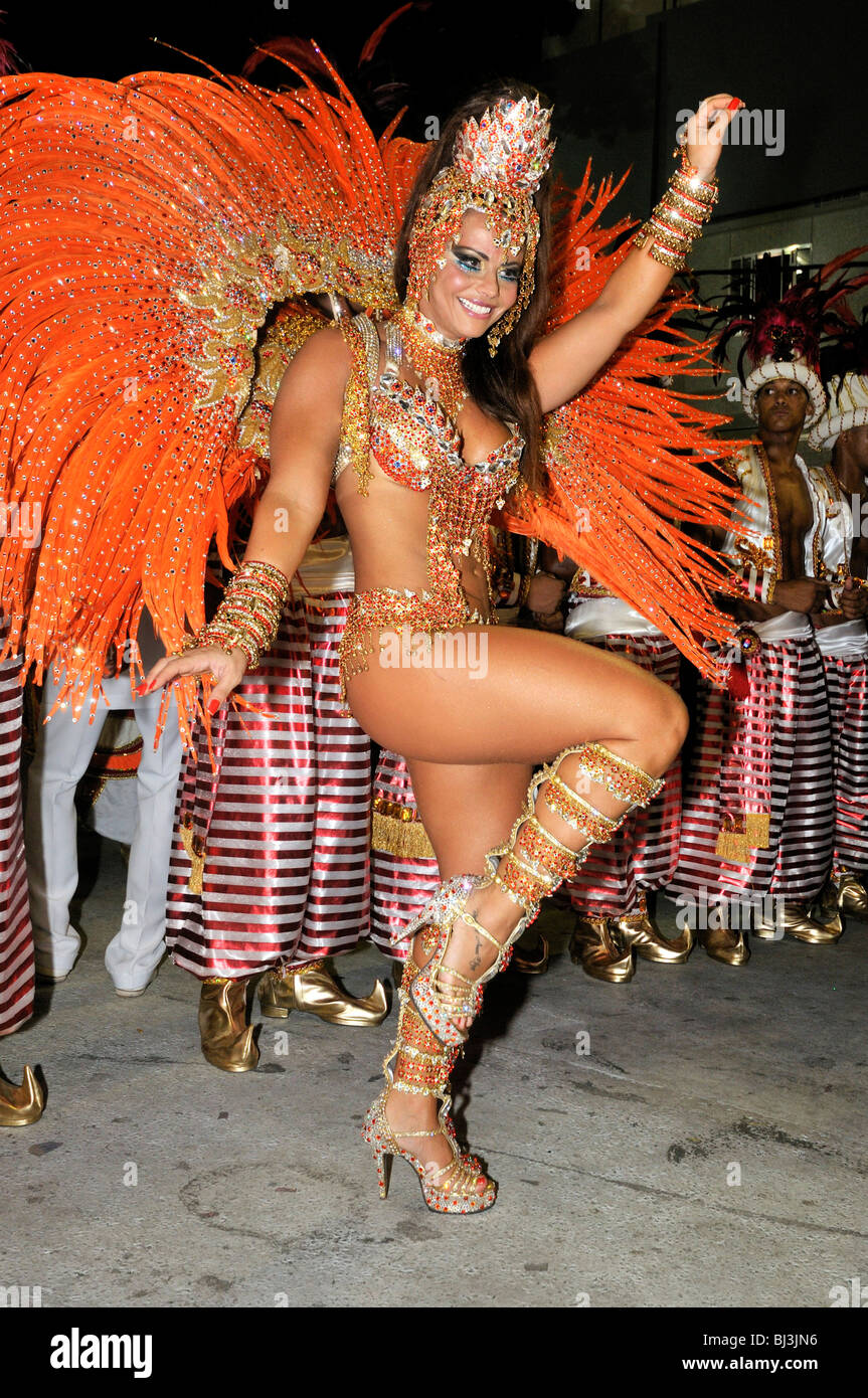 Danseur de l'école de samba Academicos do Salgueiro au Carnaval de Rio de Janeiro 2010, Brésil, Amérique du Sud Banque D'Images