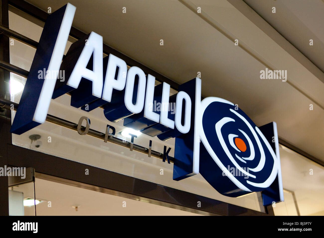 Lettrage, logo de la société Apollo Optik Banque D'Images
