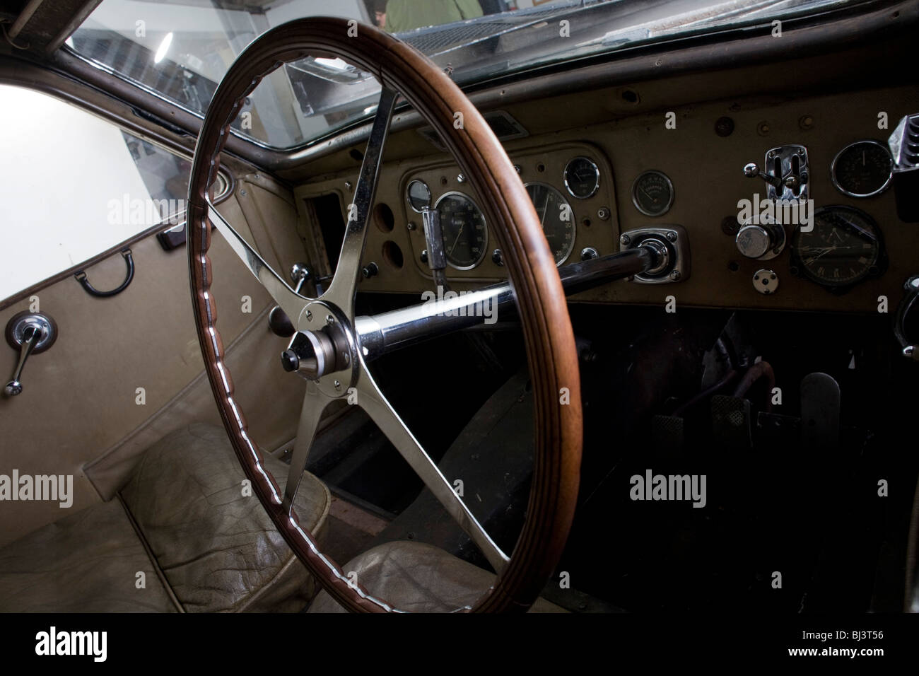 Un 1937 Bugatti Type 57s Atalante voiture de sport, touché depuis 50 ans, présenté pour la première fois devant une vente aux enchères Bonhams. Banque D'Images