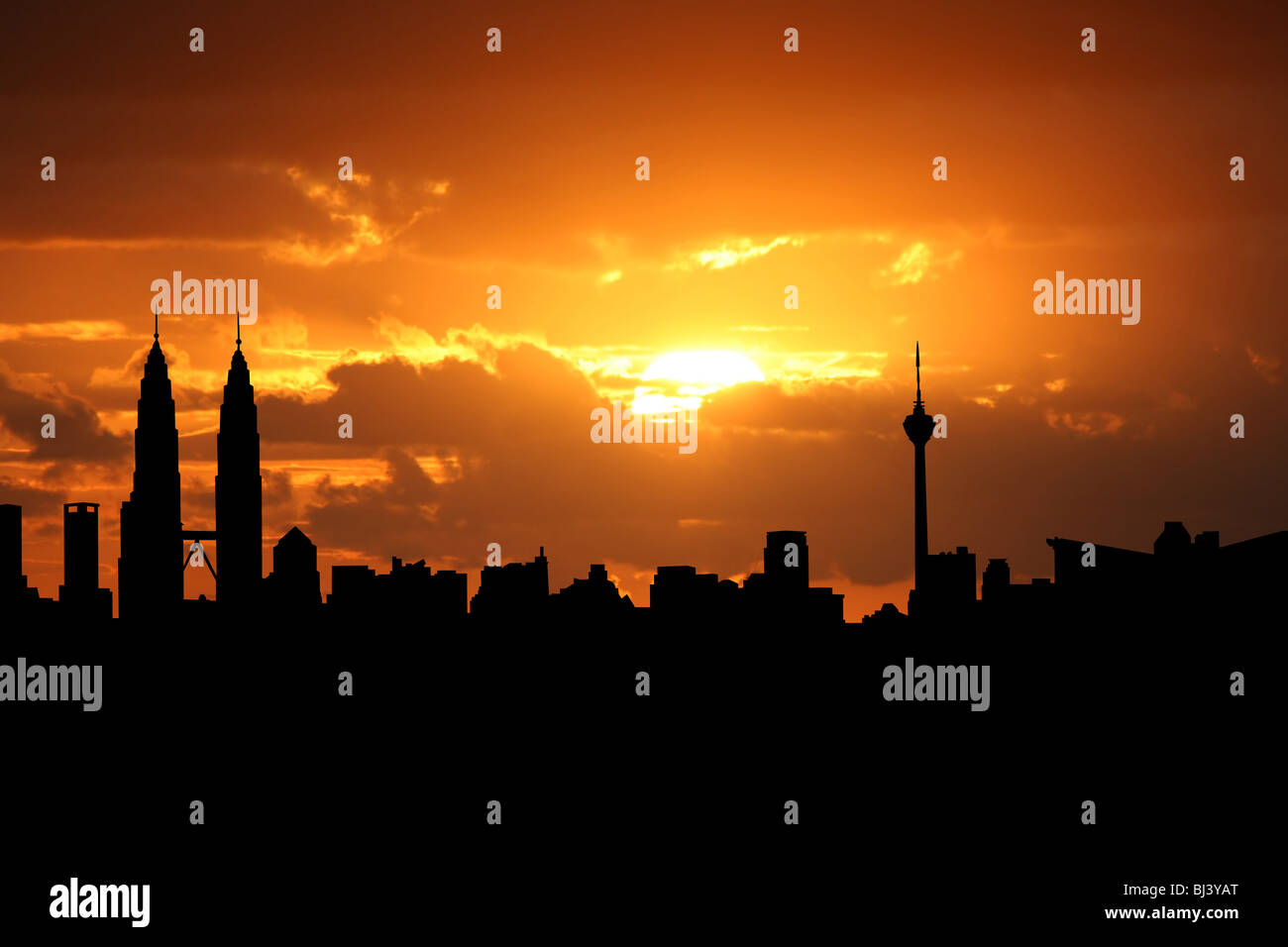 Kuala Lumpur skyline at sunset avec ciel magnifique illustration Banque D'Images