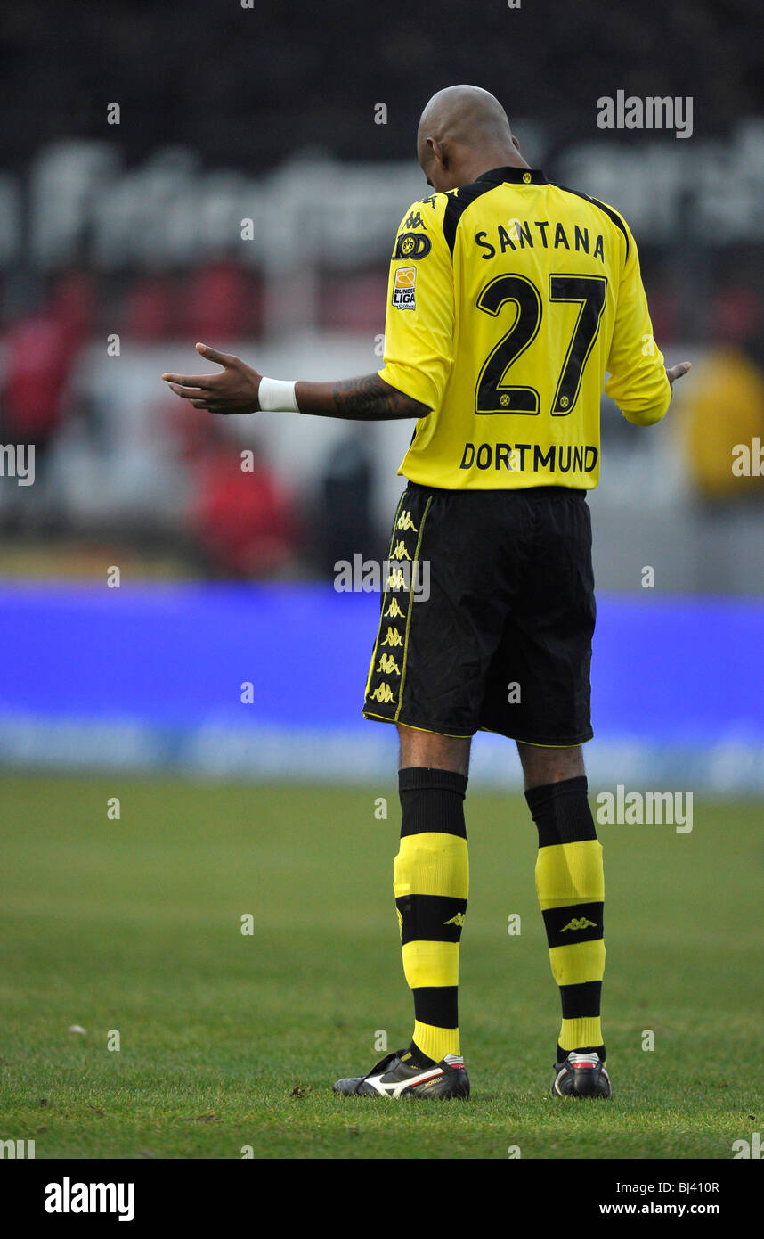 Felipe Santana, Borussia Dortmund football club, priant avant le coup d'envoi Banque D'Images
