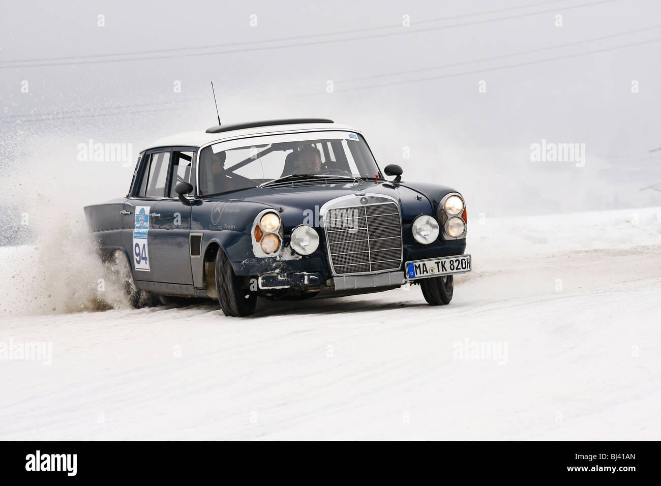 Mercedes 300 SE, construit en 1965, les voitures de course d'hiver, la glace Historique Trophy 2010, Altenmarkt im Pongau, Salzburg, Autriche, de l'Union européenne Banque D'Images