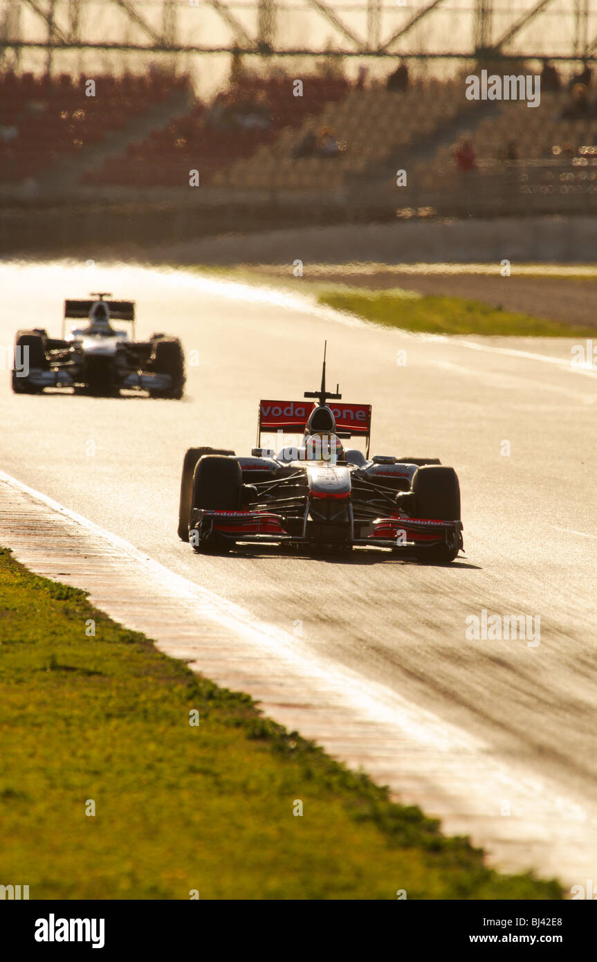 Lewis Hamilton (GB) dans la McLaren-Mercedes MP4-25 race car lors des tests de Formule 1 Banque D'Images