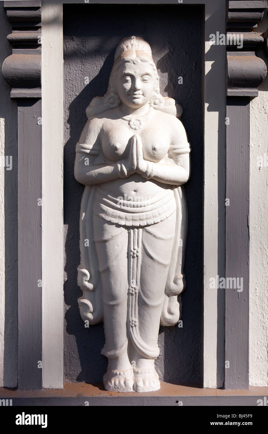 L'Inde, le Kerala, Thrissur, Koorkancherry Temple Sree Maheswara, peint en blanc décoratif figure féminine Banque D'Images