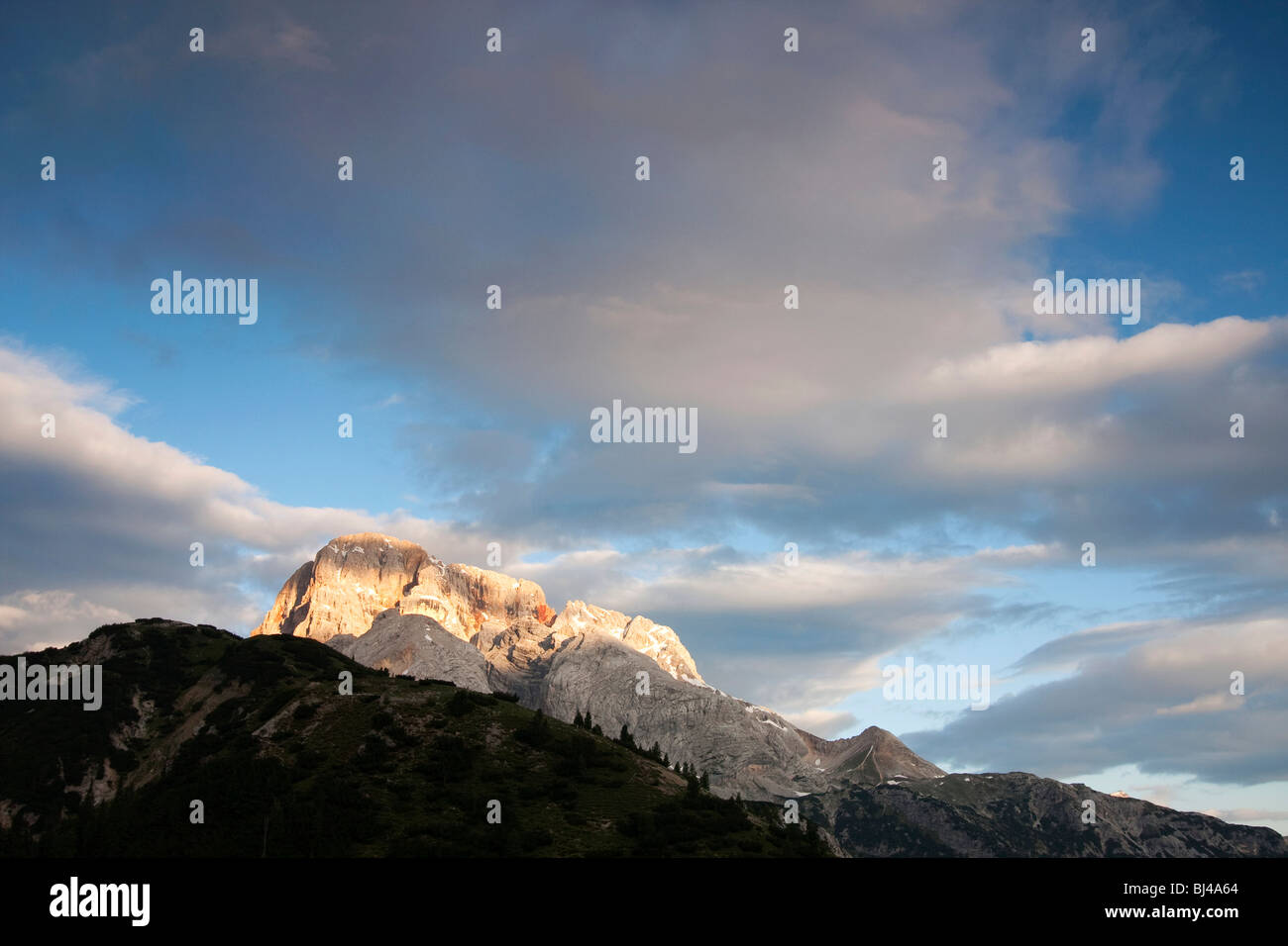 La montagne de Croda Rossa dans la matinée, le Tyrol du Sud, Italie, Europe Banque D'Images