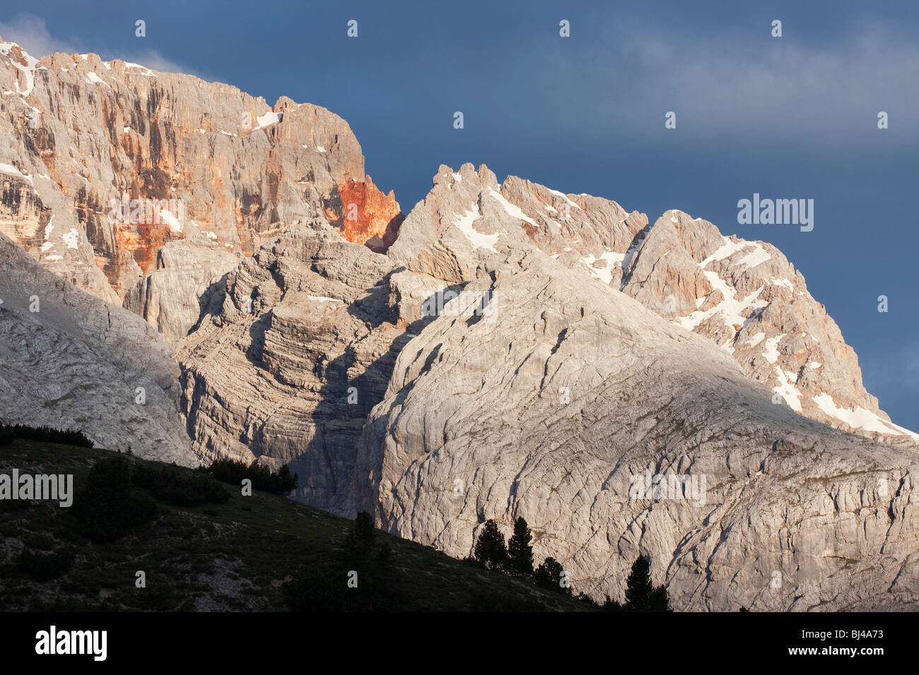 La montagne de Croda Rossa dans la matinée, le Tyrol du Sud, Italie, Europe Banque D'Images