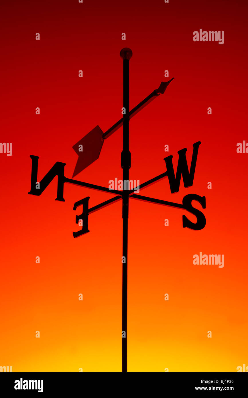 Girouette avec ciel rouge Banque D'Images