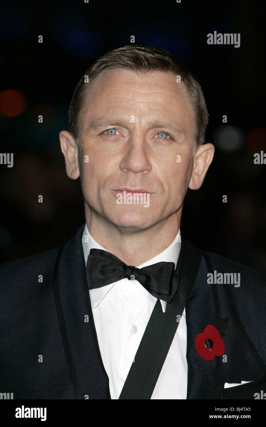 DANIEL CRAIG QUANTUM OF SOLACE FILM PREMIERE ODEON WEST END ET CINÉMAS EMPIRE Leicester Square Londres Angleterre 29 octobre Banque D'Images