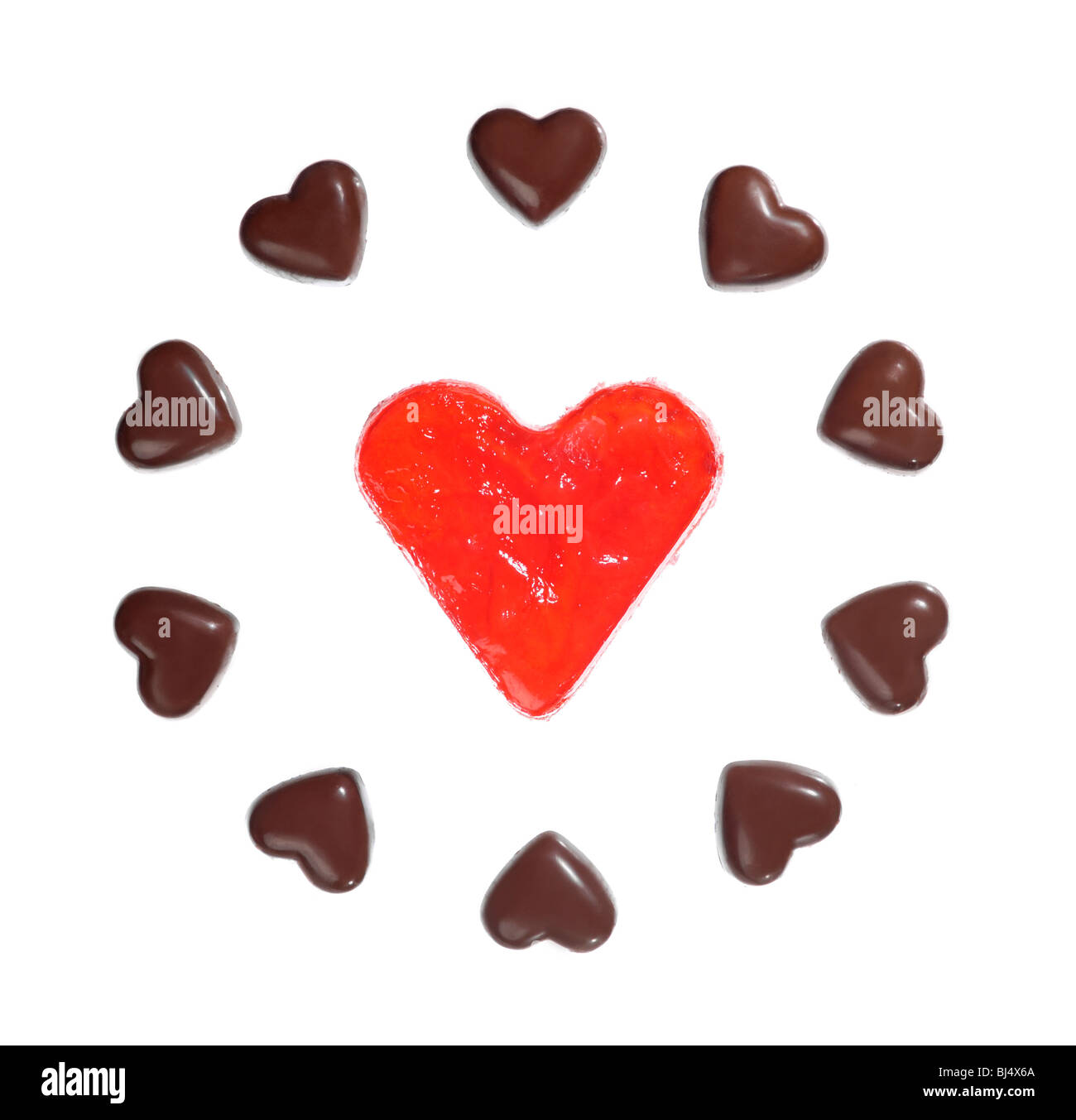 Appetissant Gateau En Forme De Cœur Et De Confiseries Au Chocolat La Vie Encore Alimentaire Modele Artistique Isole Sur Fond Blanc L Amour Romantique Photo Stock Alamy