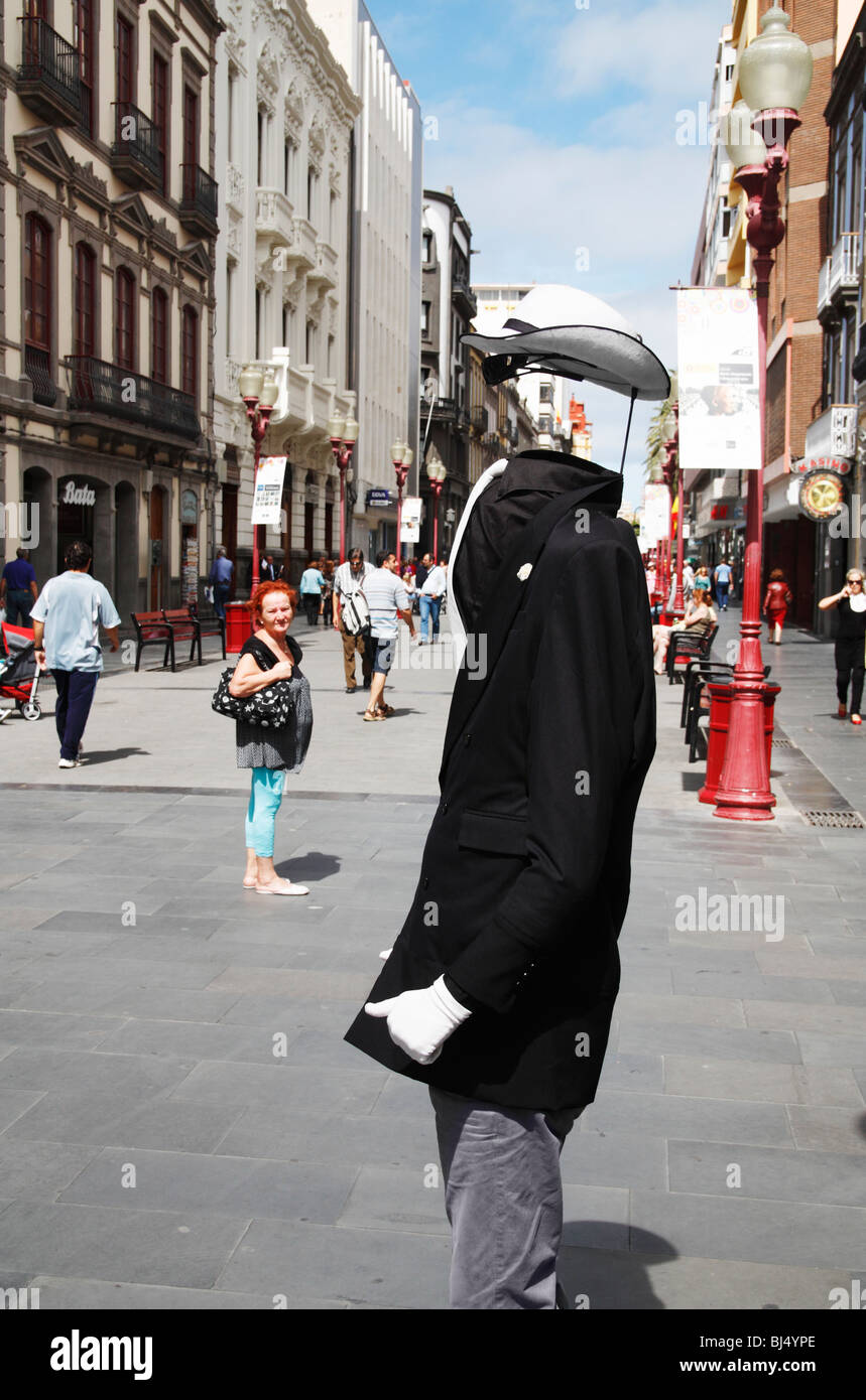 Artiste de rue sans tête en arts de la rue en Espagne Banque D'Images