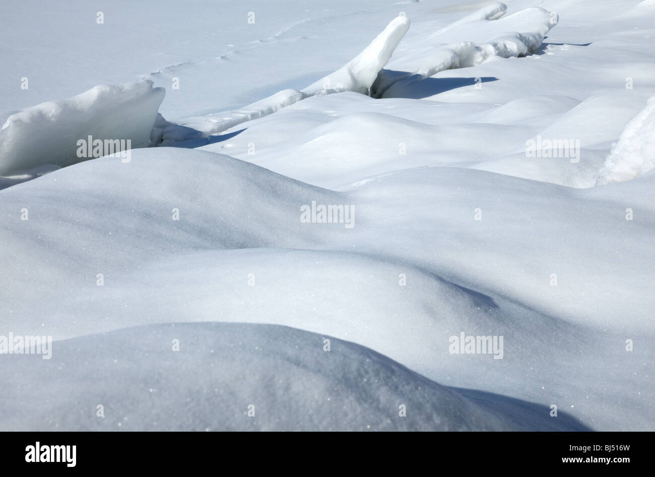 Des pierres couvertes de neige Banque D'Images
