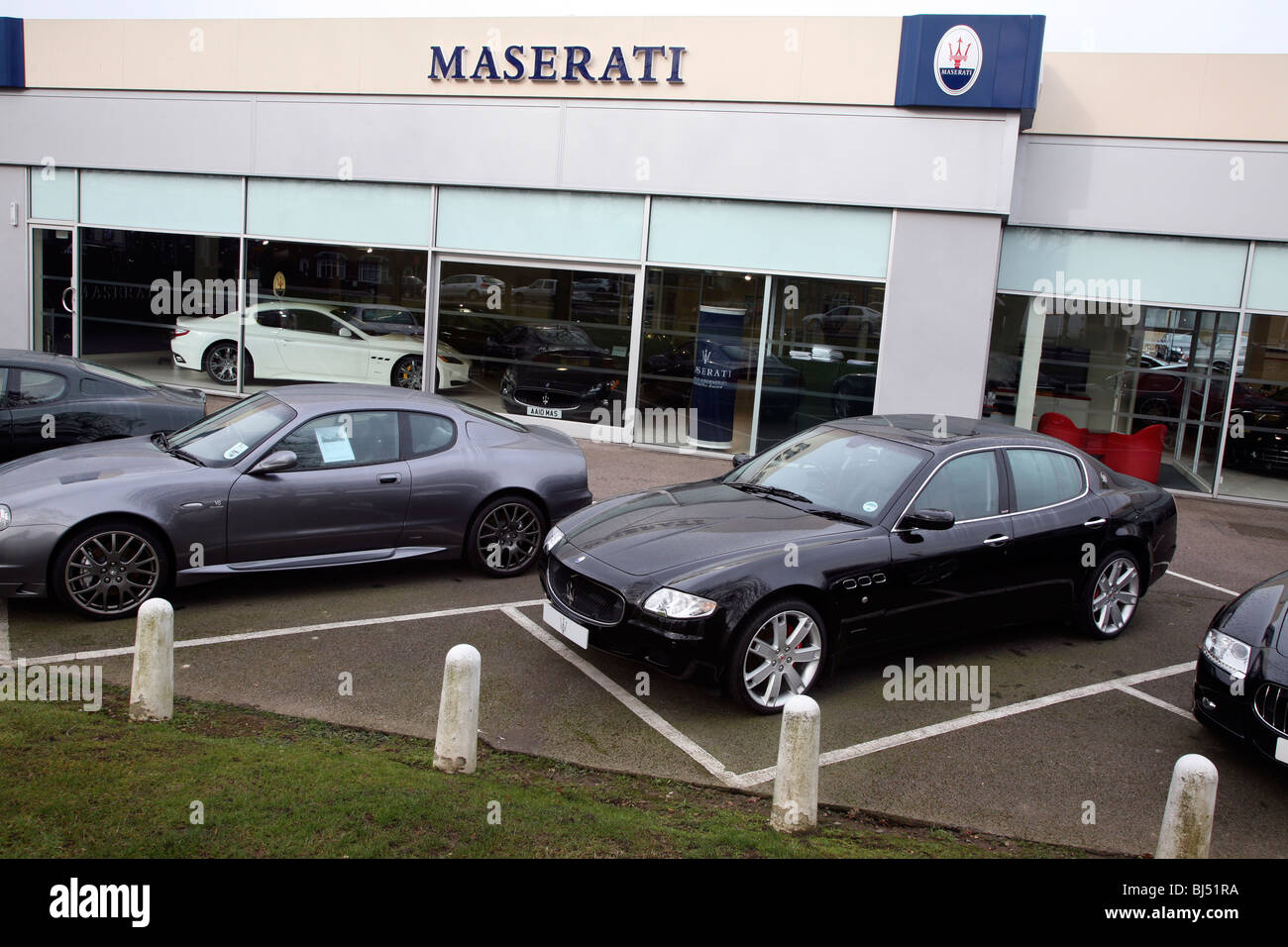 Voitures Maserati sur les ventes avant-cour Banque D'Images