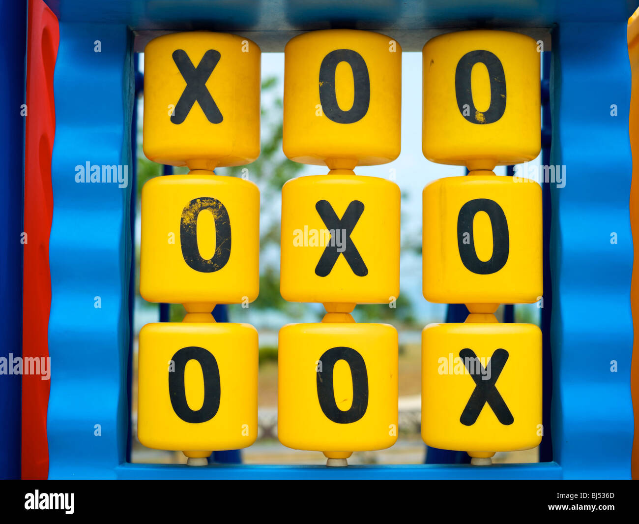 X et o jeu en aire de jeux Banque D'Images