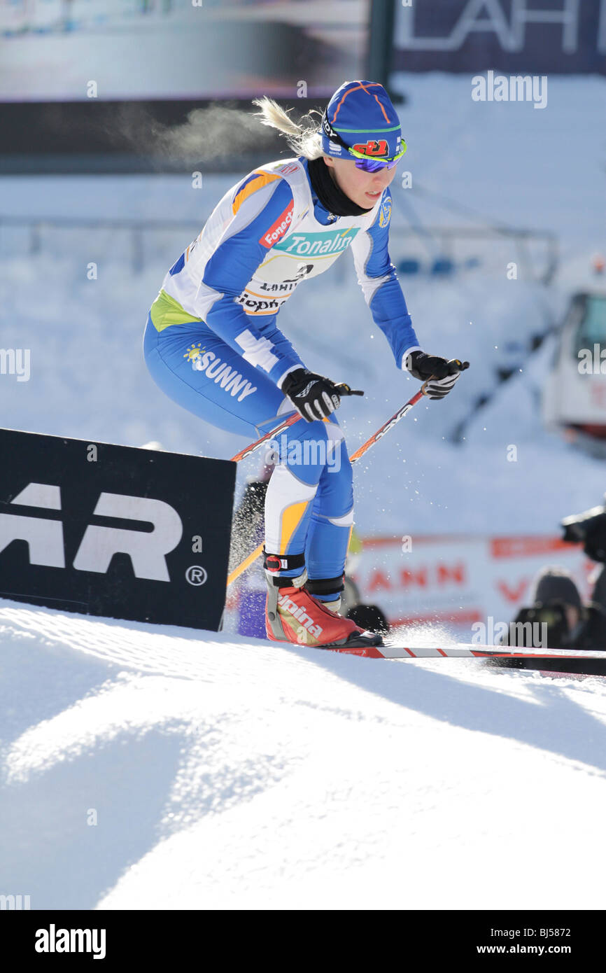 Riikka Sarasoja de Finlande en compétition lors de la Coupe du Monde FIS de Ski de fond, Mesdames 4 x 5 km Classic/relais libre à Lahti, Finlande Banque D'Images