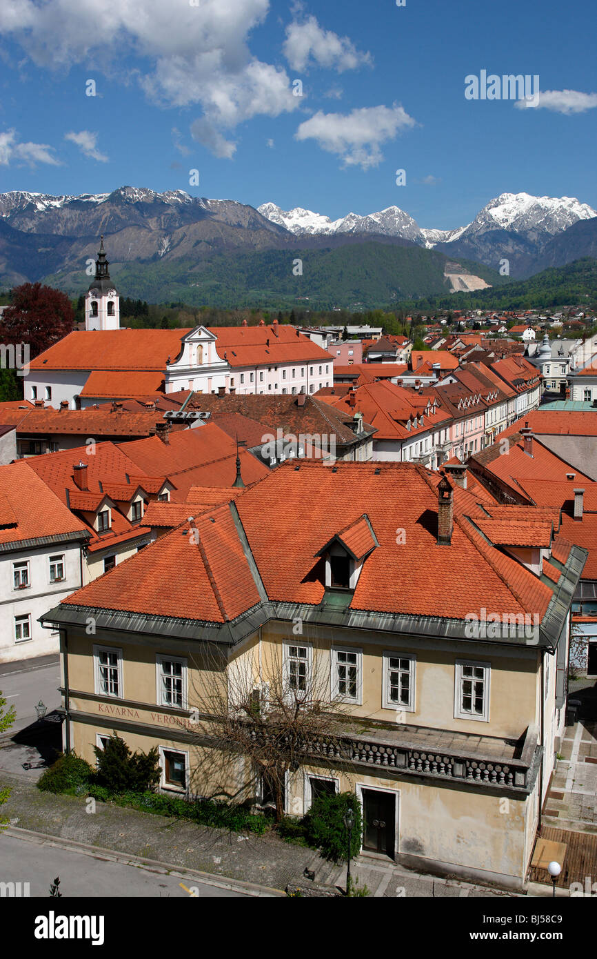 Kamnik et anciennes maisons de ville Monastère Franciscain 1495 Eglise de St Jacob 15e siècle, remanié en style Baroque Kamniske Savinje Banque D'Images