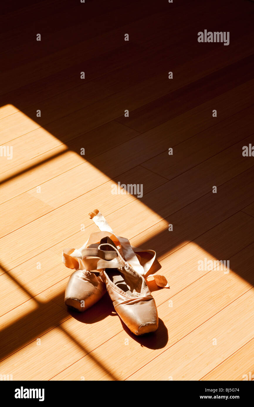 Chaussons de ballet dans un état Banque D'Images