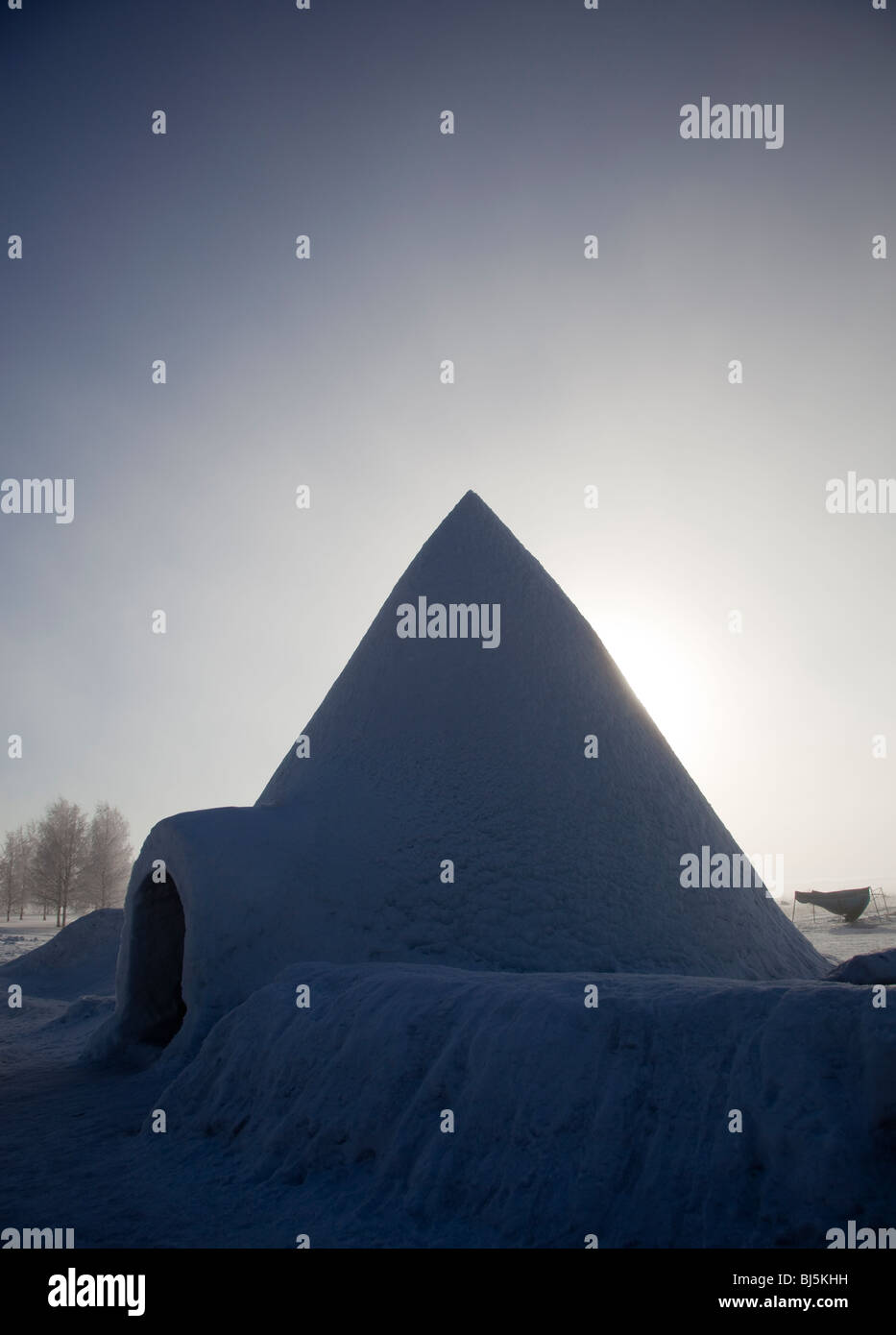 La neige fait un café de neige compactée et de glace en Finlande à l