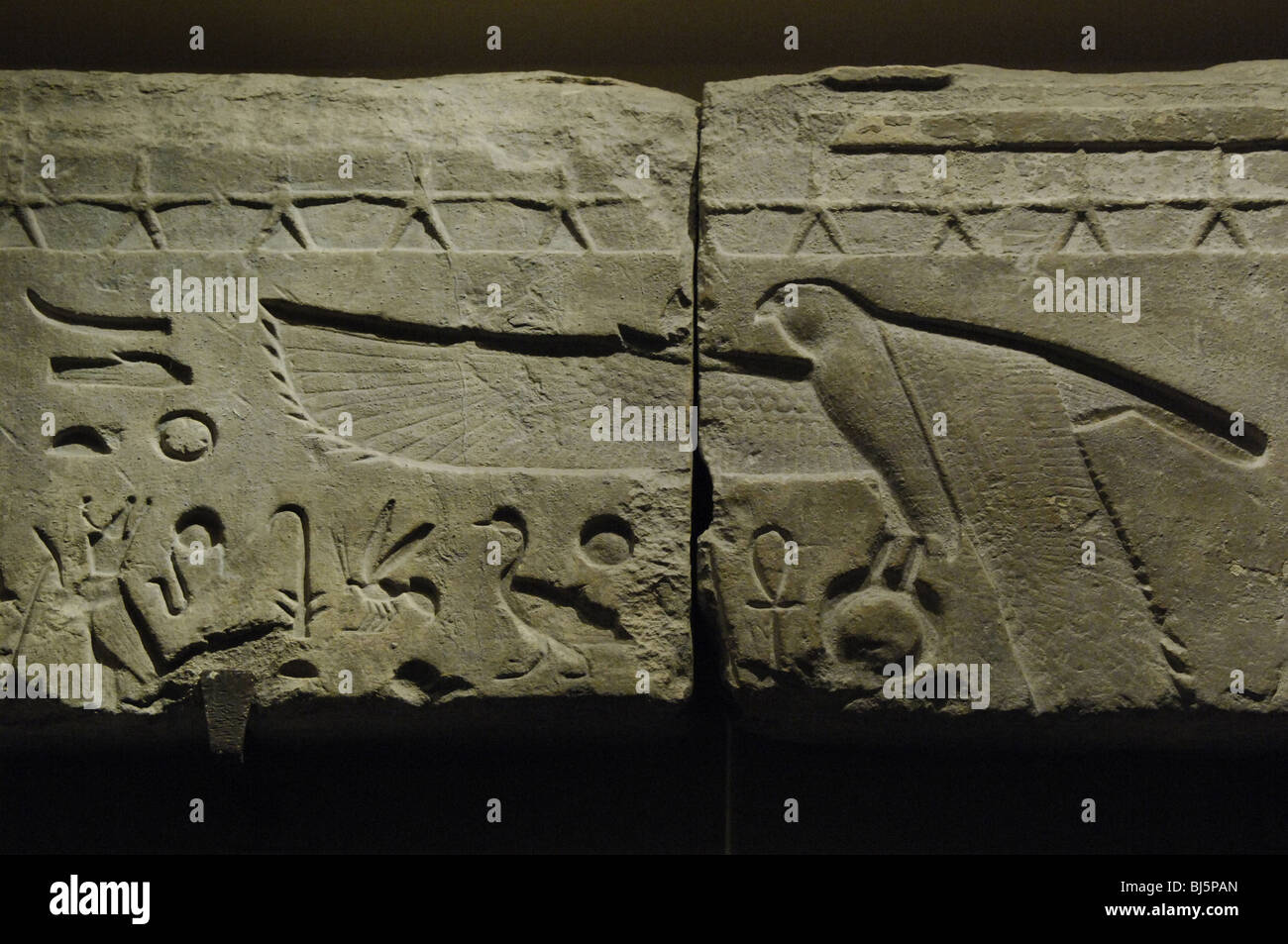 L'art égyptien reliefs du temple de Ptolémée I Sôter (367-283 avant J.-C.) dans Sharunas. Musée des beaux-arts de Budapest. La Hongrie. Banque D'Images