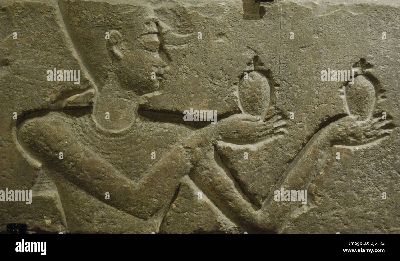 L'art égyptien reliefs du temple de Ptolémée I Sôter (367-283 avant J.-C.) dans Sharunas. Musée des beaux-arts de Budapest. La Hongrie. Banque D'Images