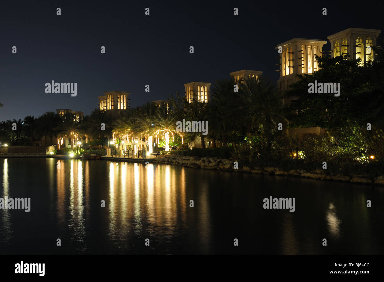 Madinat Jumeirah Resort dans la nuit. Dubaï, Émirats Arabes Unis Banque D'Images