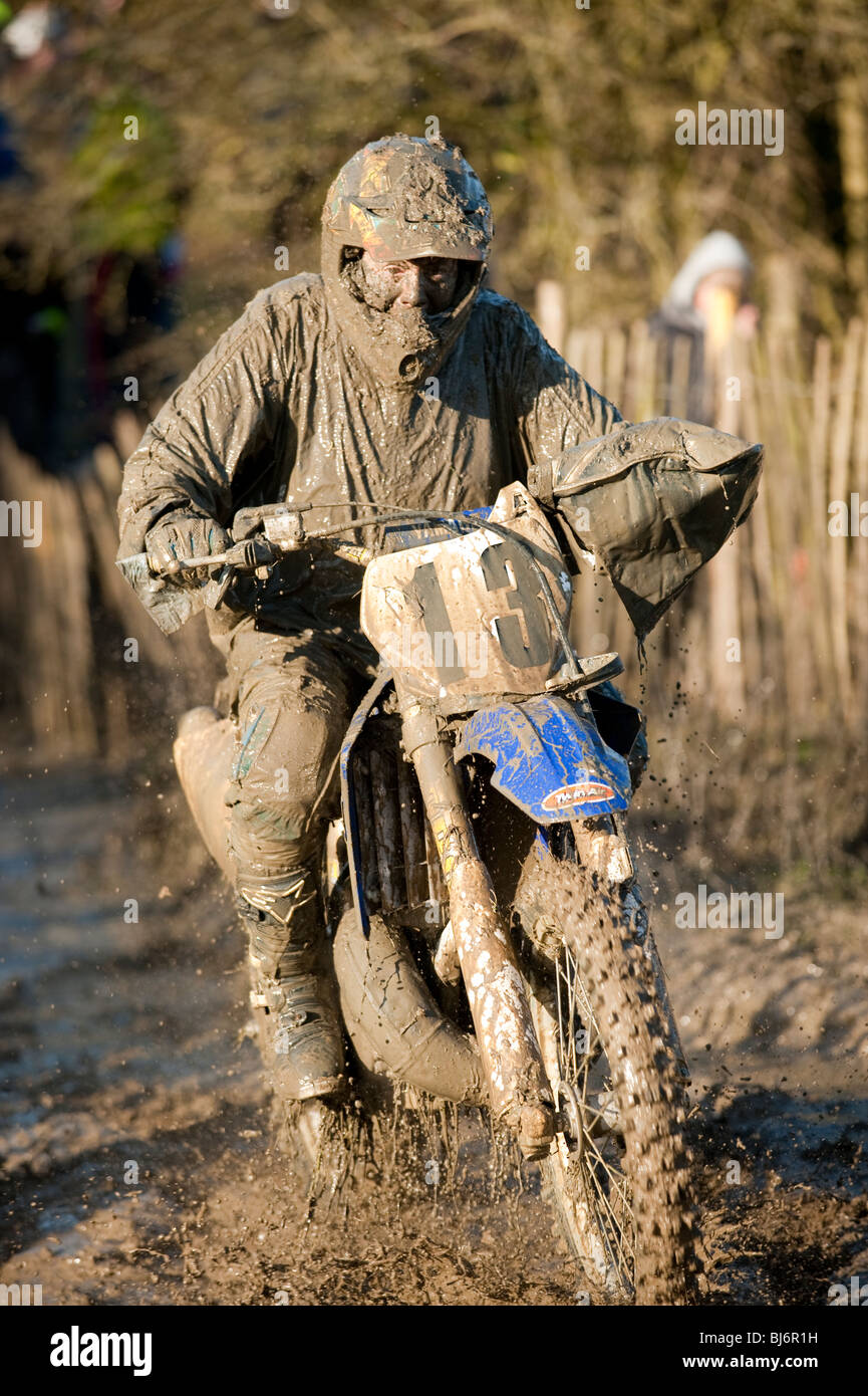 Bike rider Motocross couvert de boue Banque D'Images
