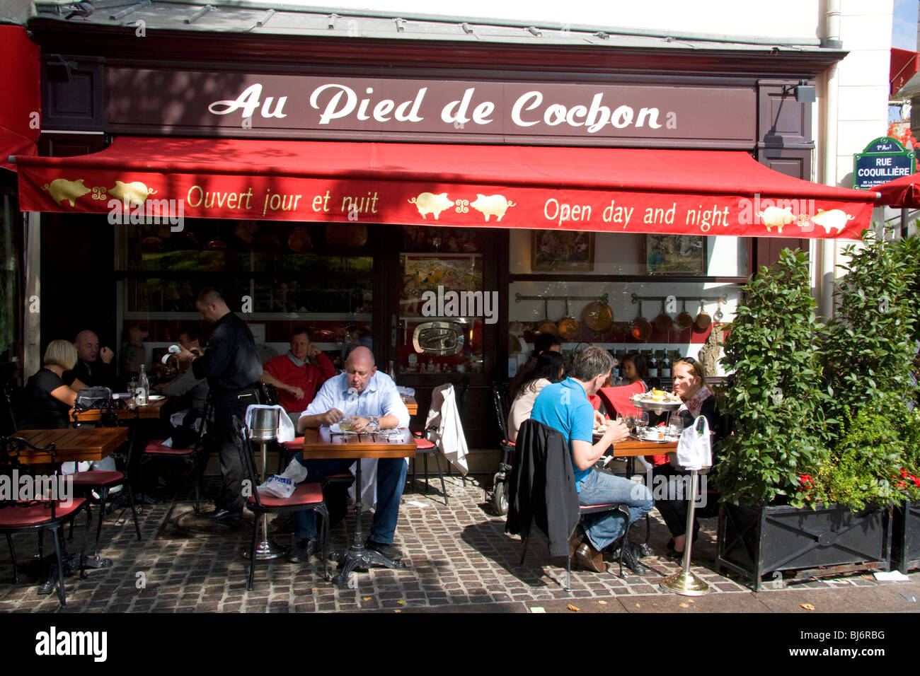 Les cafés-terrasses près des Halles à Paris, France, Banque D'Images