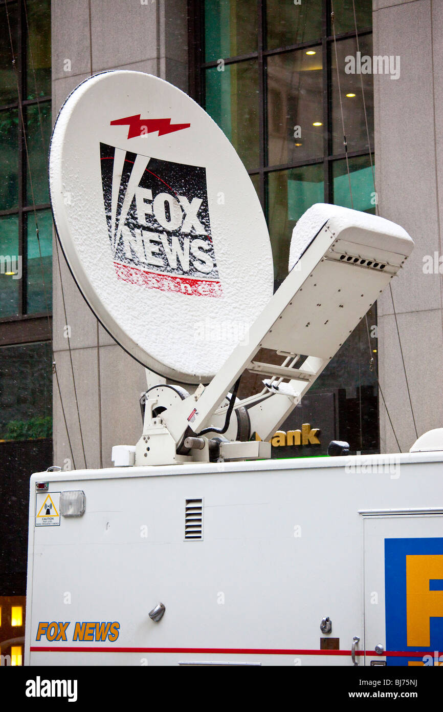 Camion satellite Fox News dans le centre-ville de New York City Banque D'Images