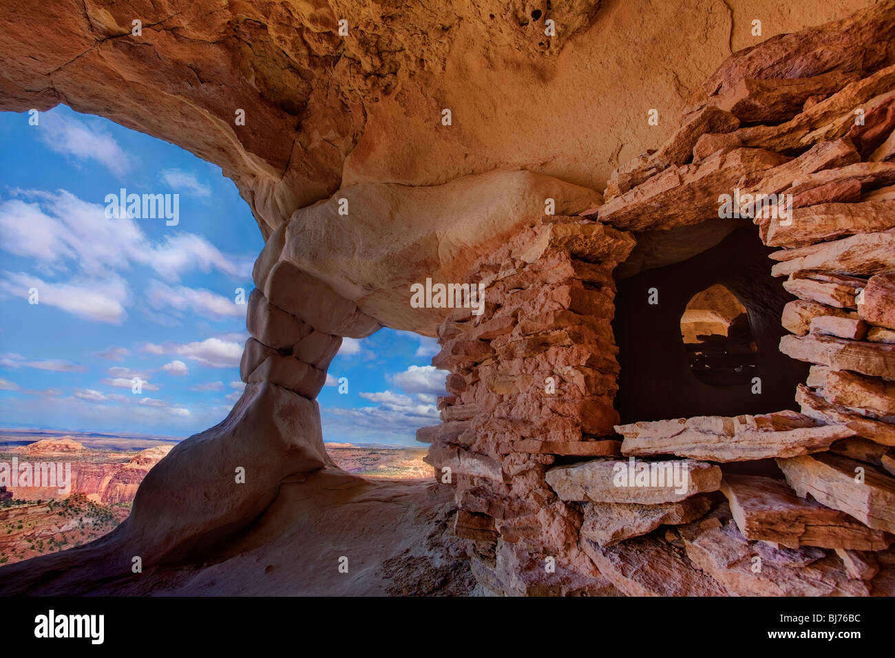 Kiva indienne ancienne construite en grotte Slickrock, Canyonlands National Park, Utah, USA Banque D'Images