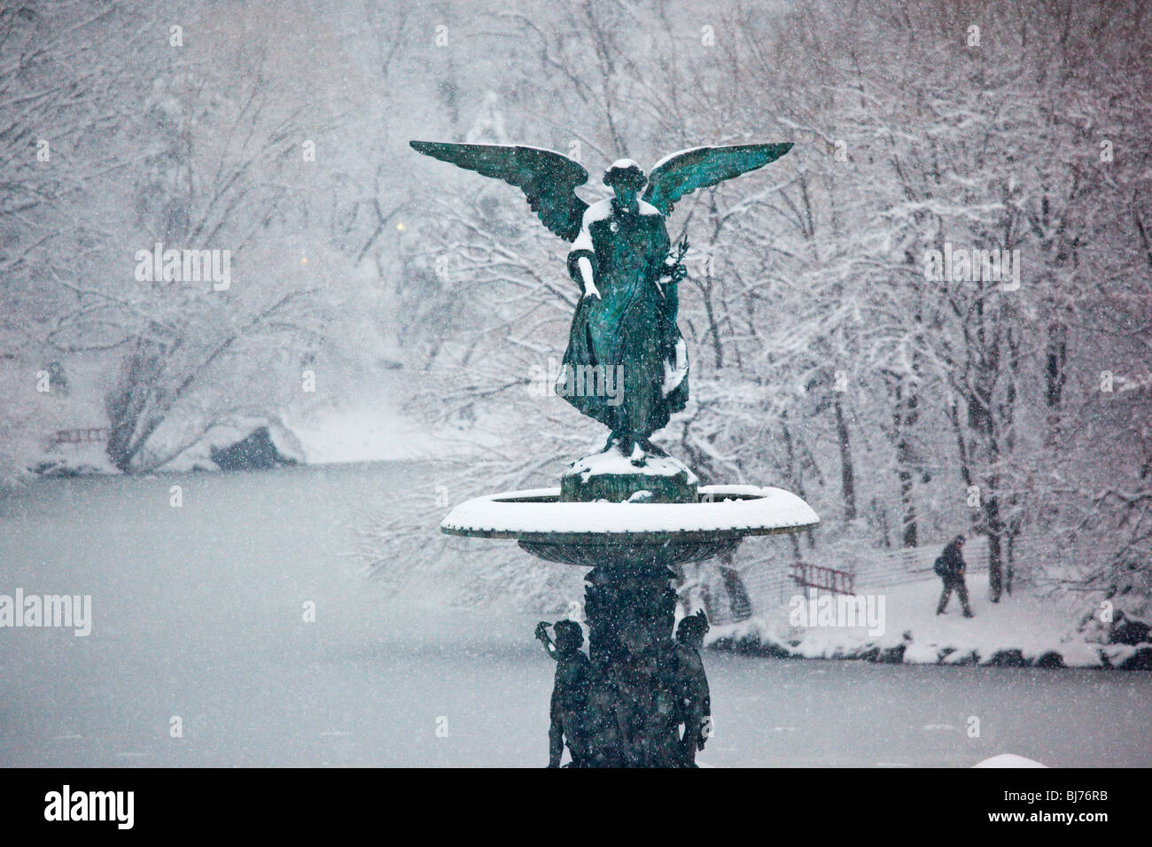 Fontaine Bethesda une tempête de neige dans Central Park, New York City Banque D'Images