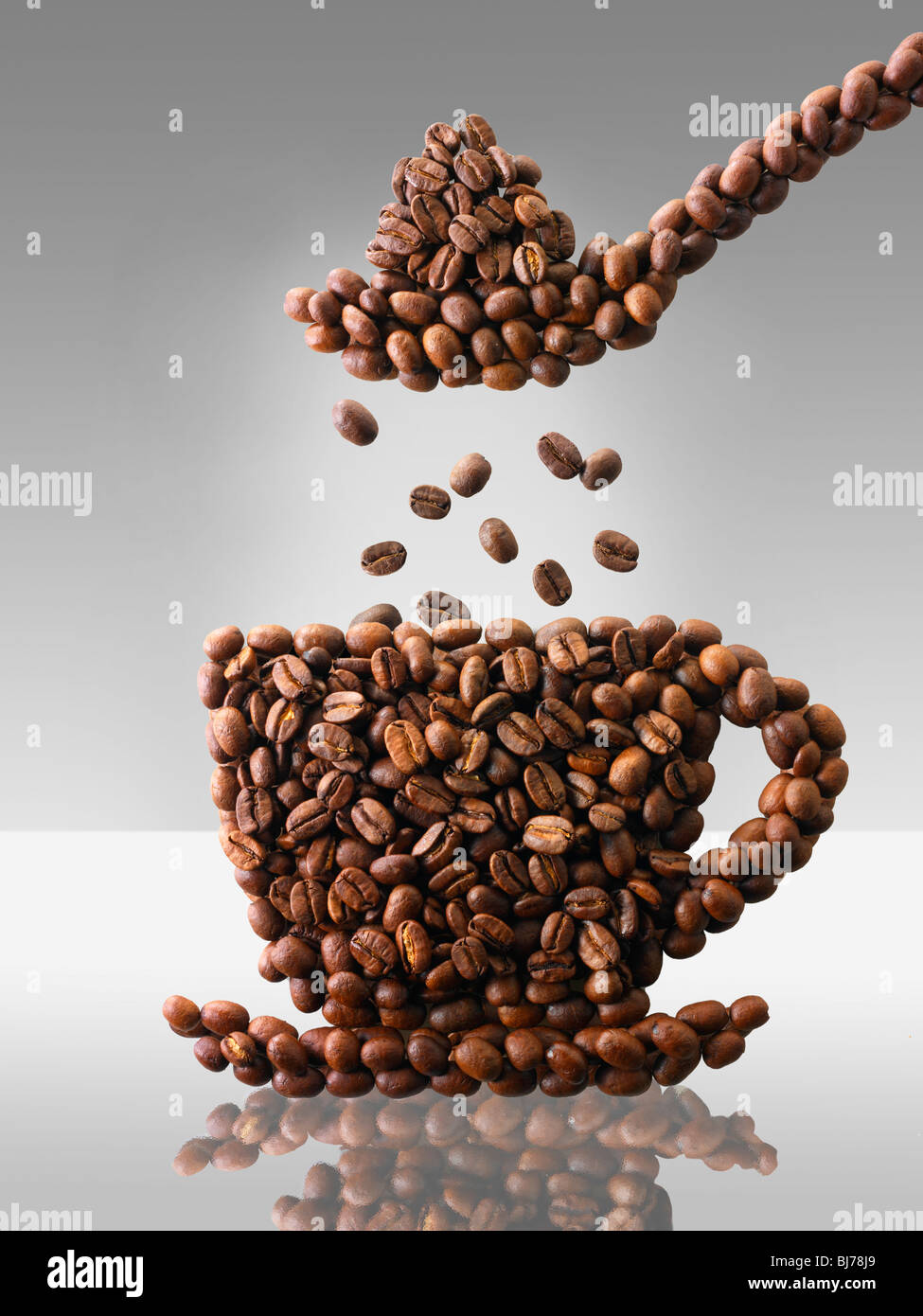 Grains de café dans la forme d'une tasse de café. Stock Photo Banque D'Images