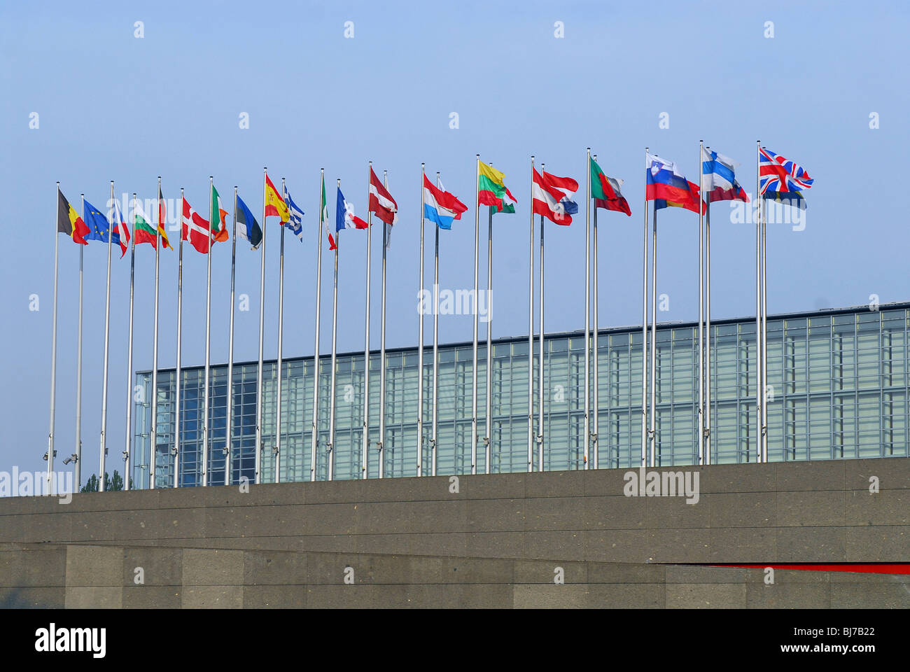 Drapeaux des États membres de l'UE devant le Parlement européen, à Strasbourg, France Banque D'Images
