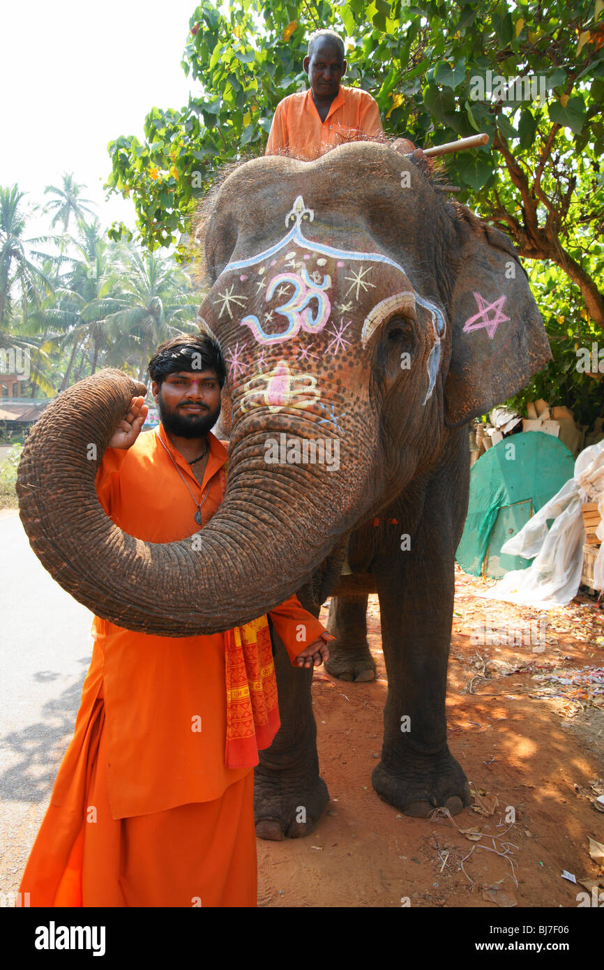 L'éléphant du Temple avec chauffeur Banque D'Images