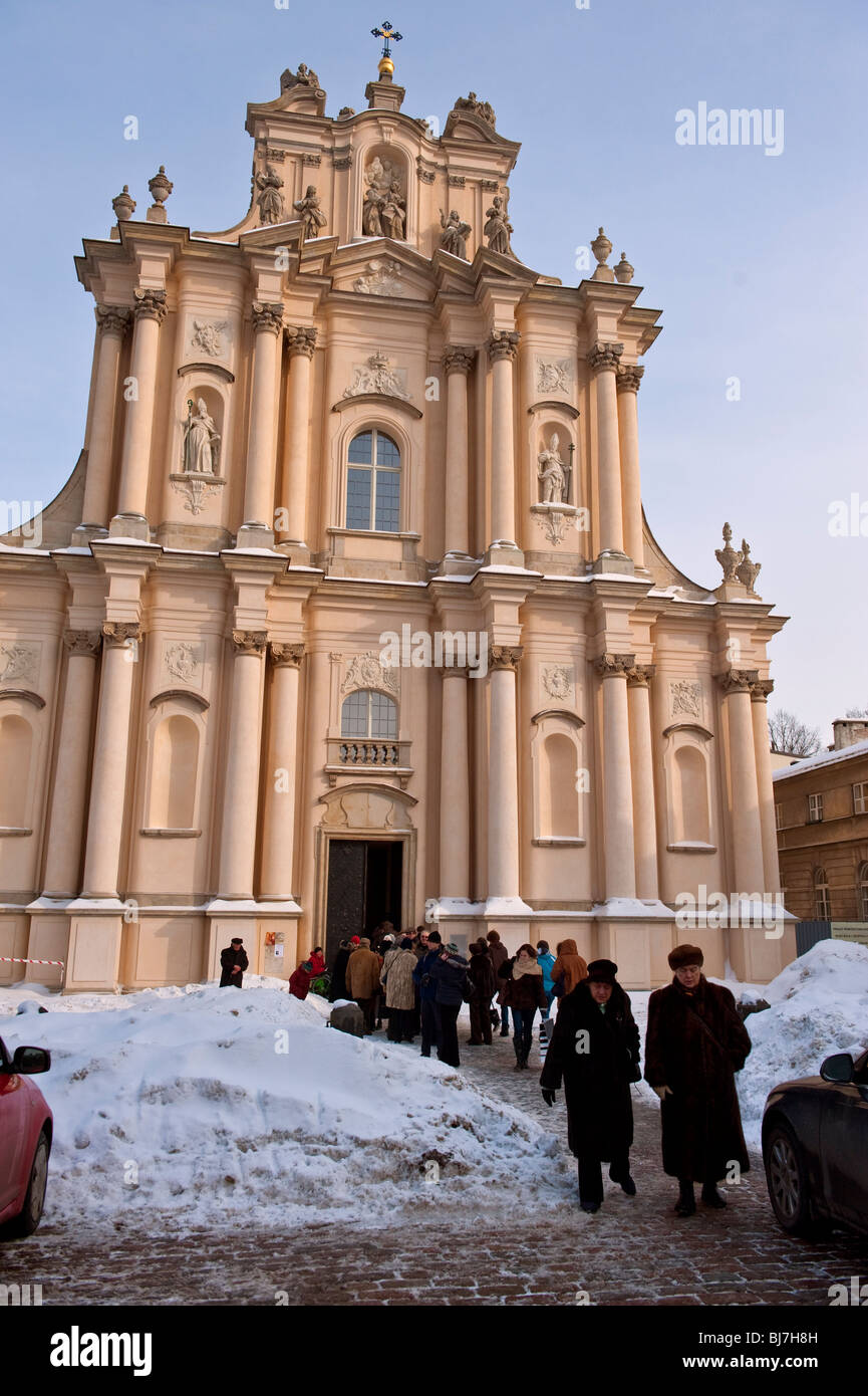 La messe du dimanche dans l'église de l'assomption sur la rue Krakowskie Przedmiescie à Varsovie Pologne Banque D'Images