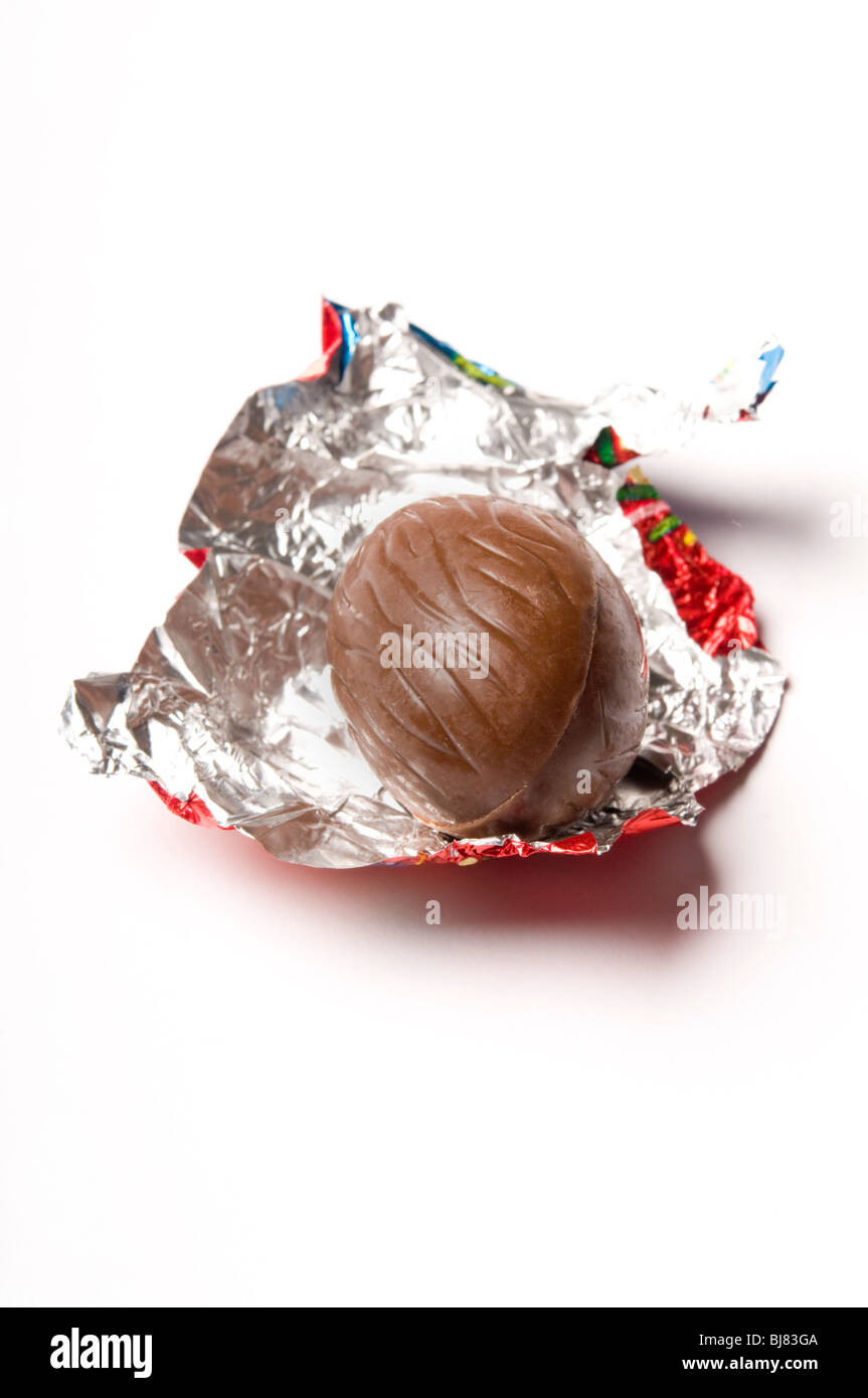 Oeuf en chocolat de Pâques unwrapped Banque D'Images