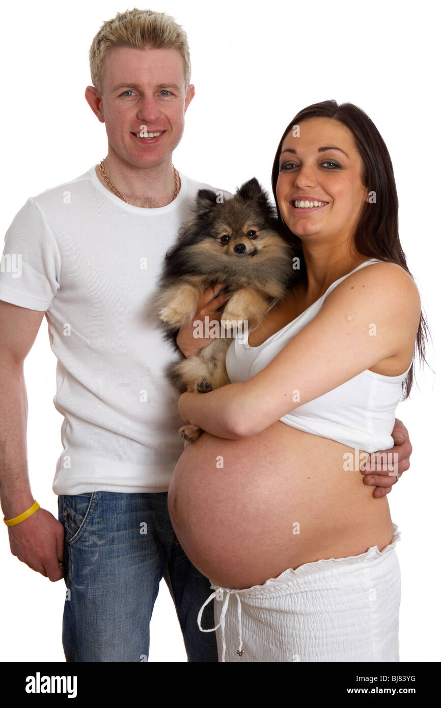 Enceinte de 8 mois 30 ans, femme, et avec lu0027homme de 37 ans et 