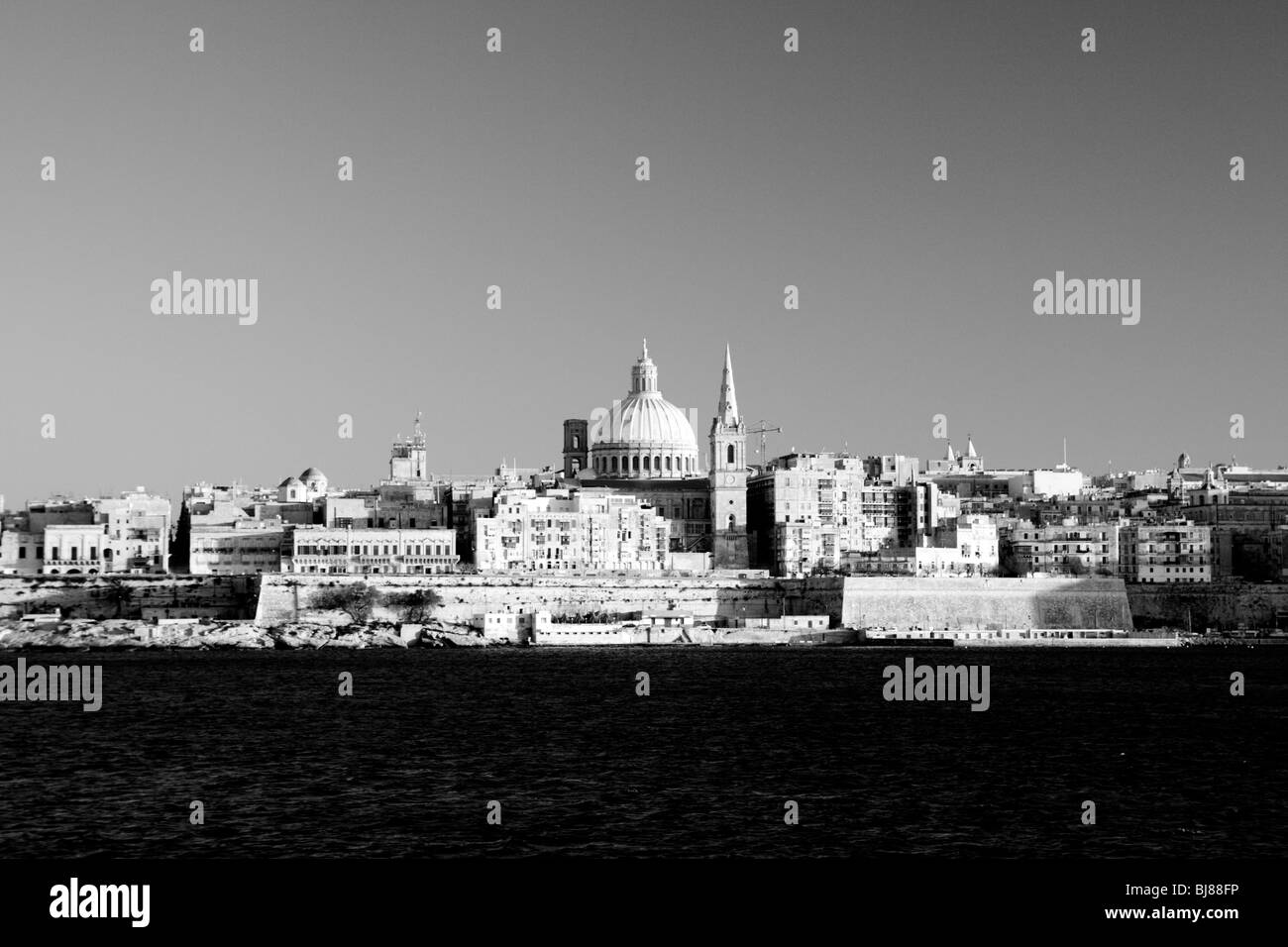 Ciel de malte Banque d'images noir et blanc - Alamy