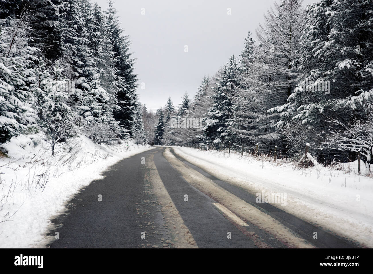 Snake Pass,A57,en hiver,neige,Derbyshire Peak District,UK Banque D'Images Snake Pass,A57,en hiver,neige,Derbyshire Peak District,UK Banque D'Images