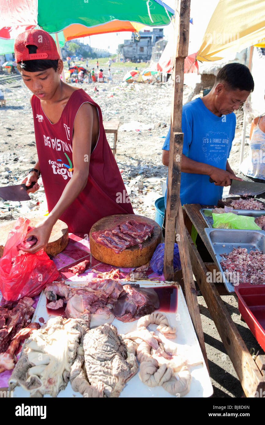 Viande et abats ; marché de Parañaque décrochage Paranaque, de Manille, Philippines Banque D'Images