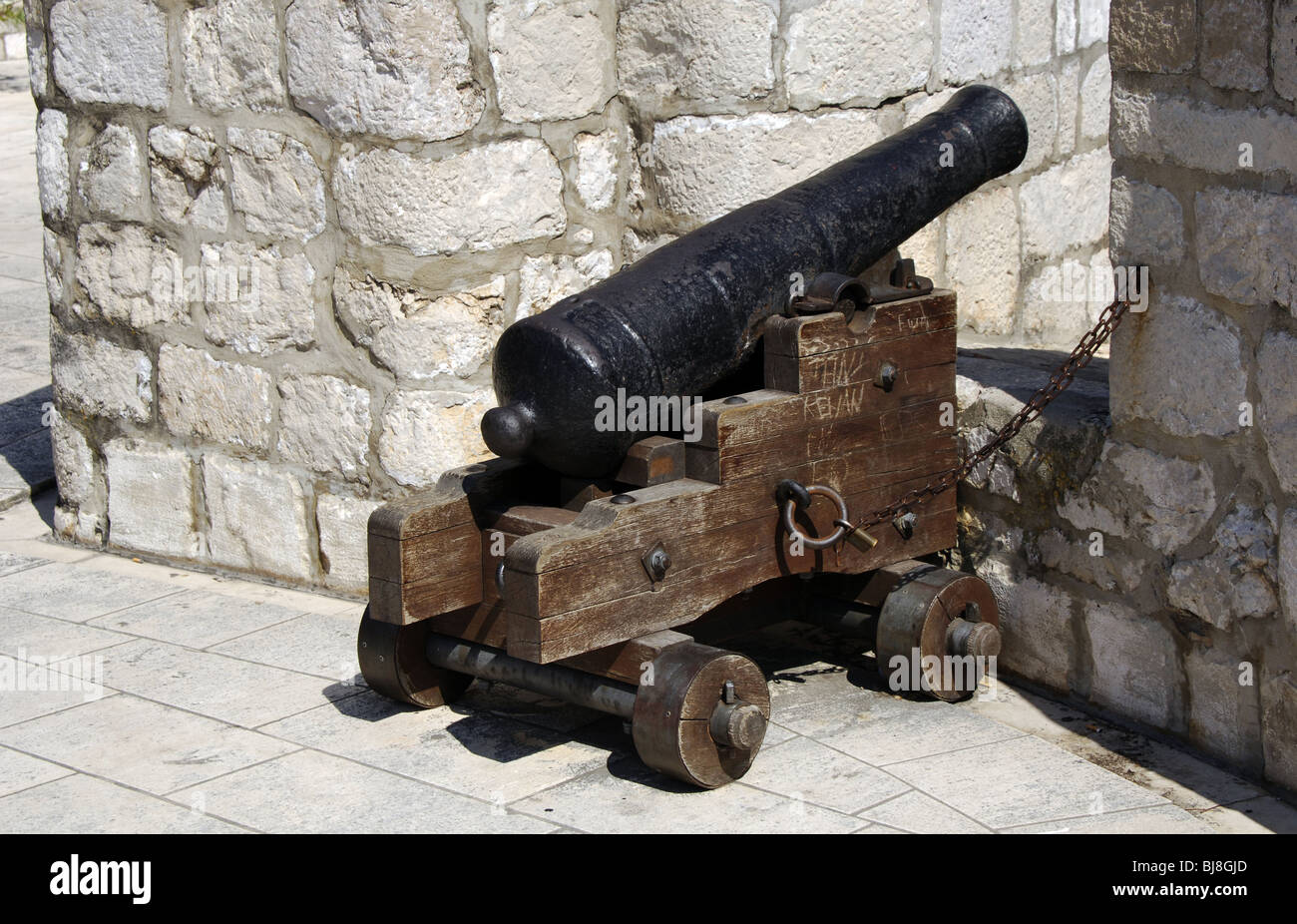Cannon sur le mur. Dubrovnik. La Croatie. Banque D'Images
