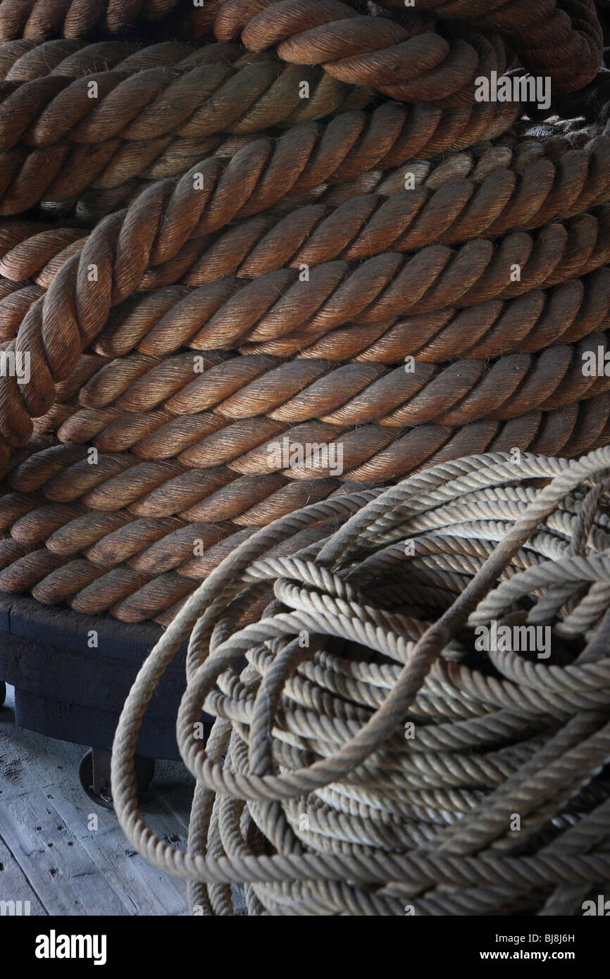 Le Mystic Seaport Museum : une corde ferlées, USA Banque D'Images