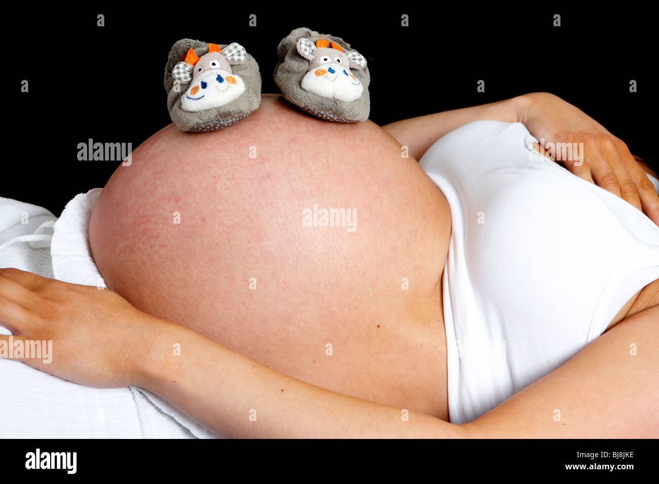 8 Mois Femme Enceinte De 30 Ans Avec Bebe Bosse Et Petit Bebe Photo Stock Alamy