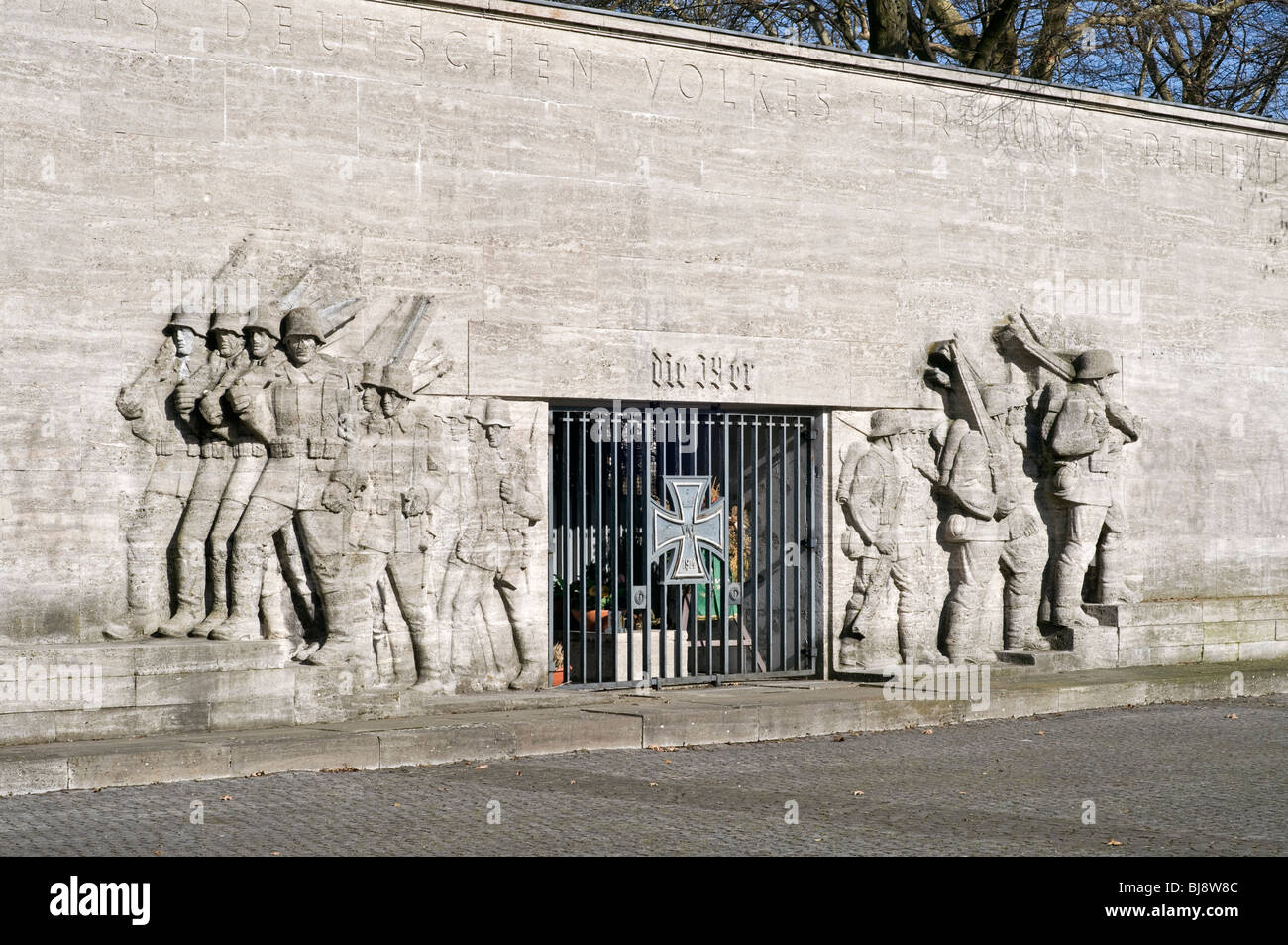 Le Mémorial de la 39e Régiment de fusiliers à Reeser Platz à Düsseldorf (Allemagne), achevée en 1939, peu avant la deuxième guerre mondiale a commencé. Banque D'Images