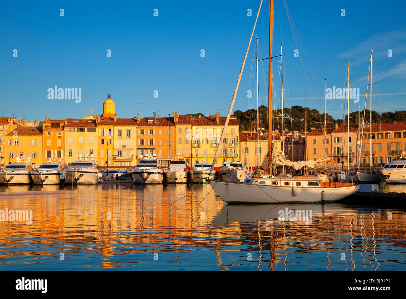 VILLAGE DE SAINT-TROPEZ, Côte d'AZUR Banque D'Images