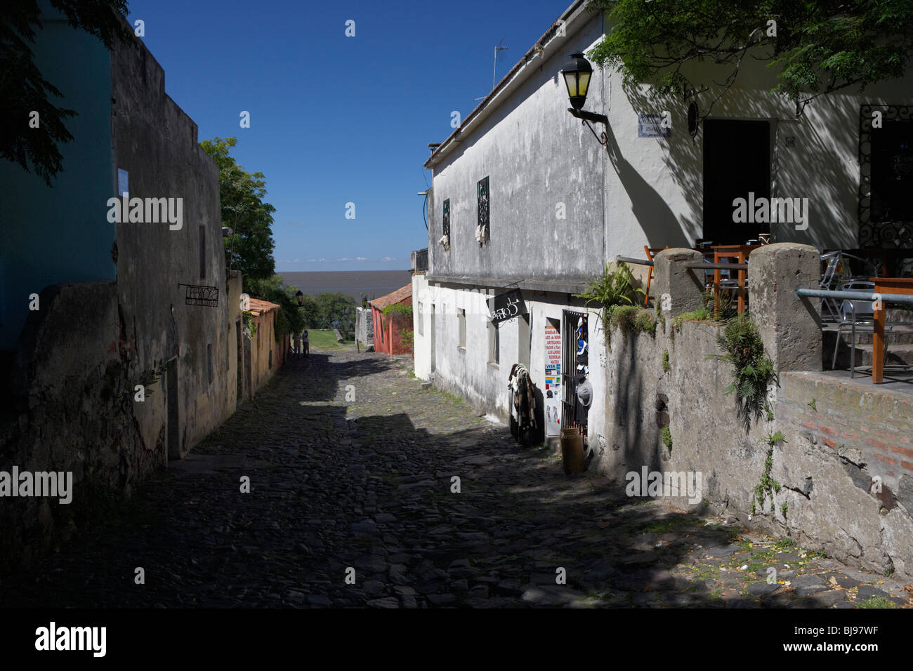 Des soupirs de la rue la plus ancienne rue dans le quartier historique de Colonia del Sacramento en Uruguay Amérique du Sud Banque D'Images