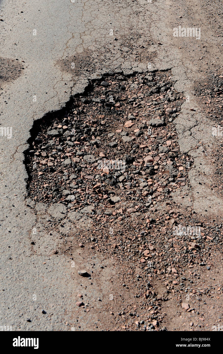 Les nids-de-poule sur les routes du Royaume-Uni Banque D'Images