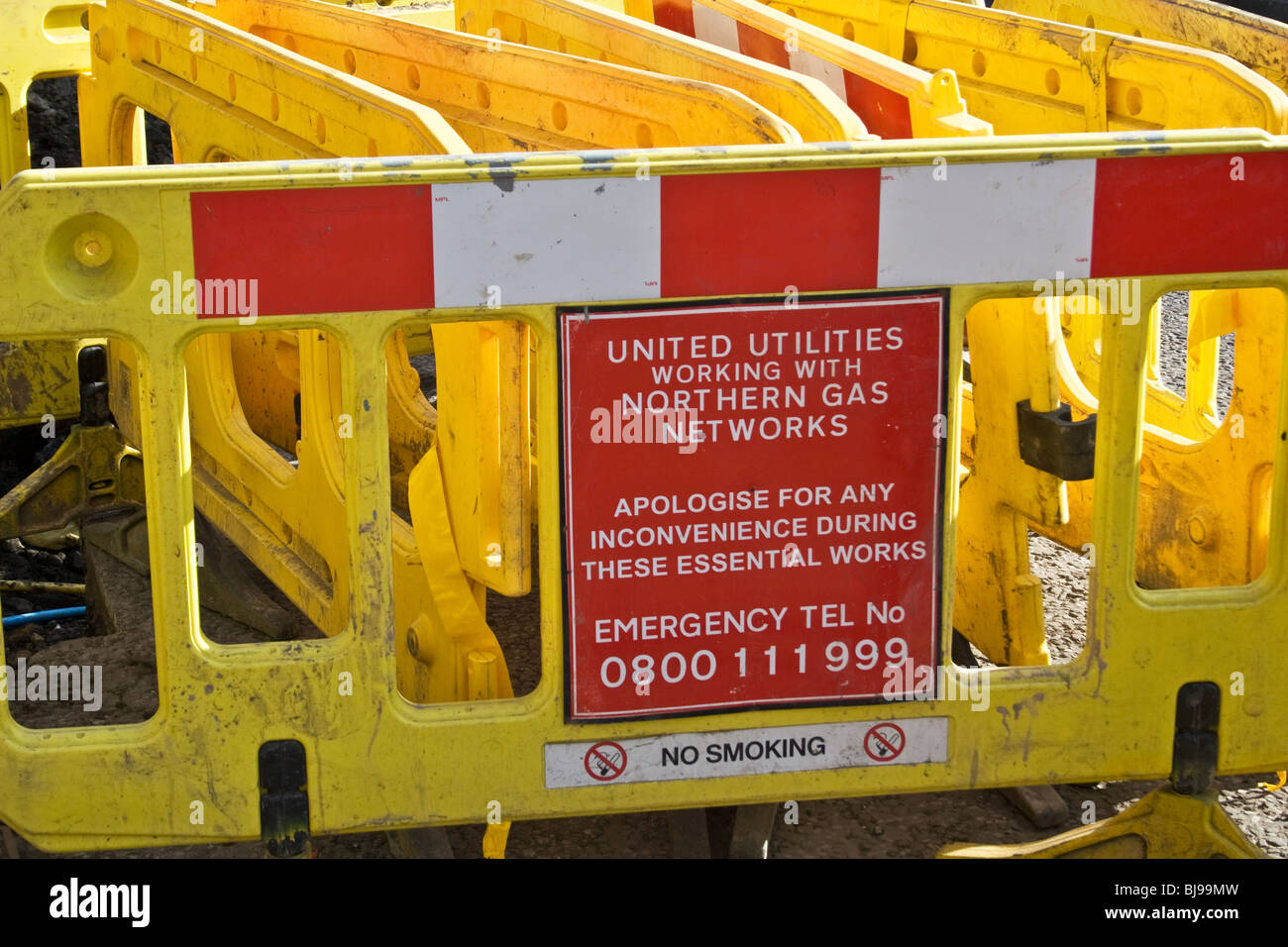 Les barrières de travaux, United Utilities / réseaux de gaz du Nord, au Royaume-Uni. Banque D'Images